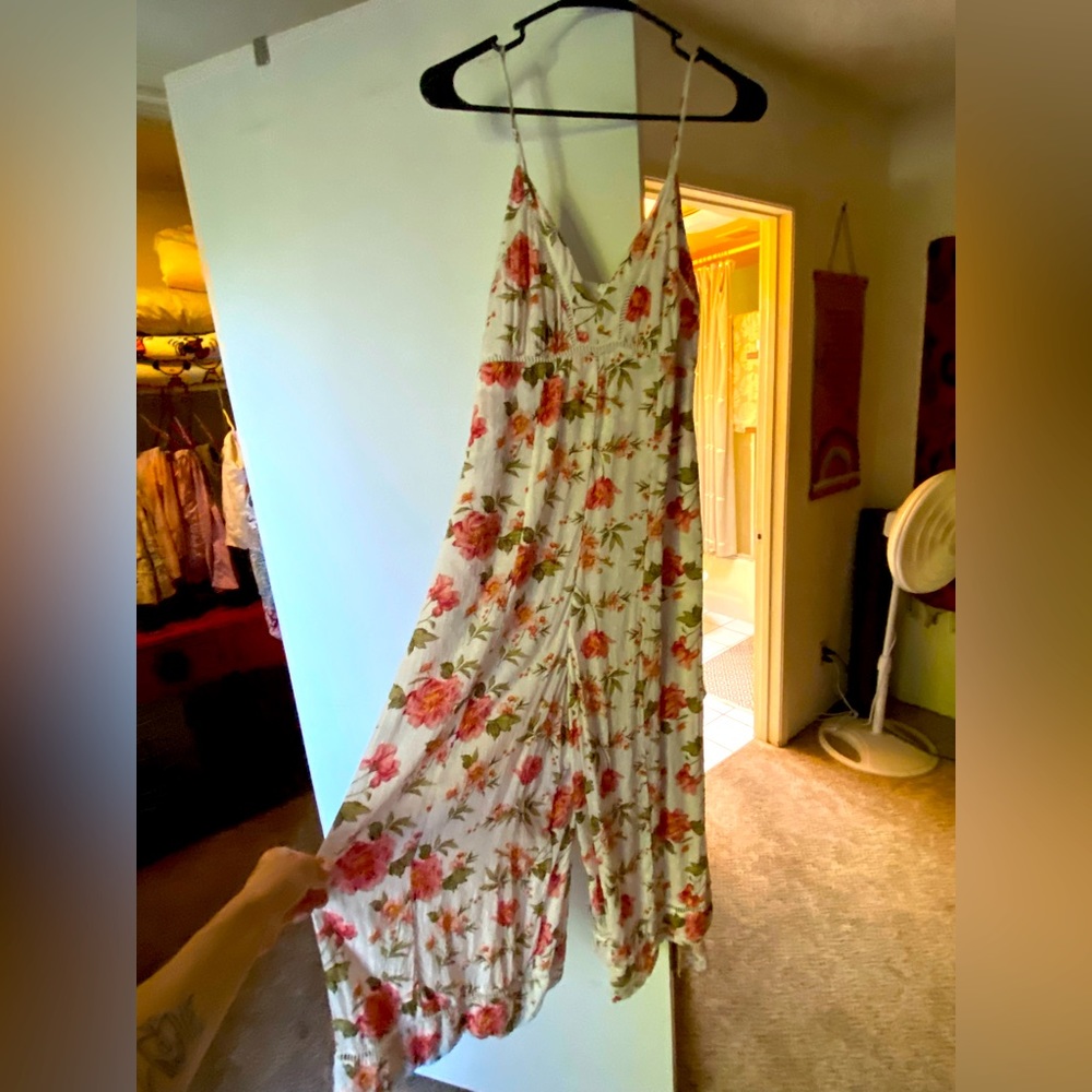 So comfortable,like a dress, but has pant legs.  small delicate zipper in back